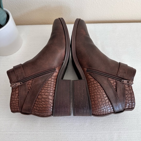 BareTraps Maci Brown Faux Leather Croc Texture Buckle Ankle Booties Women’s 10M - Picture 7 of 13
